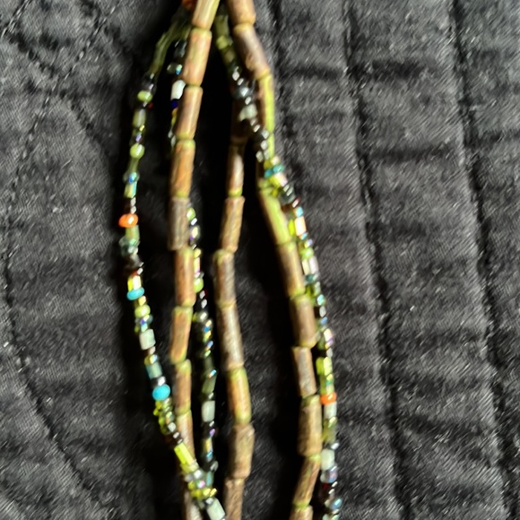 Beaded necklace with large pendant - Picture 6 of 6